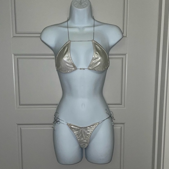 Minimalistic Silver Competition Bikini with Scrunch Bottom & Elastic Ties Small - Picture 9 of 13